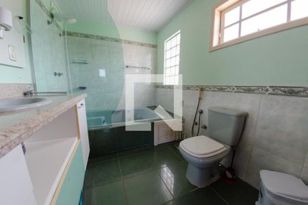 Casa para alugar com 450m², 5 quartos e 8 vagasBanheiro da suíte 5