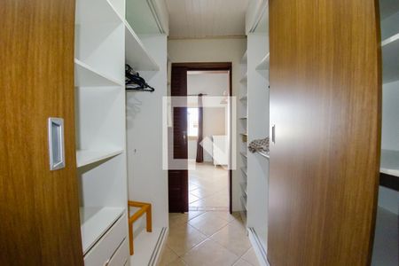 Casa para alugar com 450m², 5 quartos e 8 vagasCloset