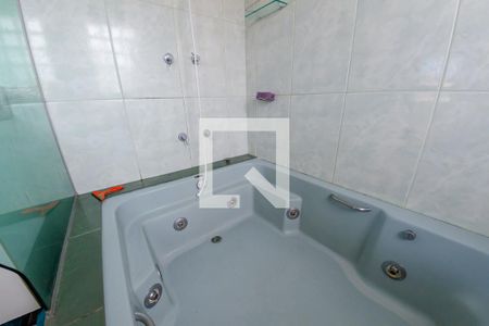 Casa para alugar com 450m², 5 quartos e 8 vagasBanheiro da suíte 5