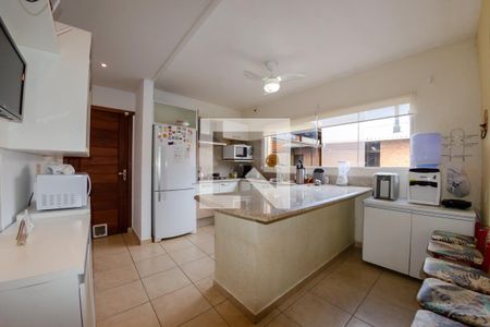 Casa para alugar com 450m², 5 quartos e 8 vagasCozinha
