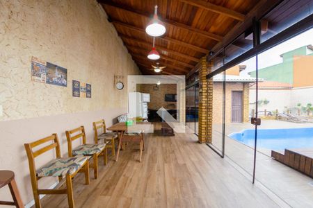 Casa para alugar com 450m², 5 quartos e 8 vagasSala de jogos