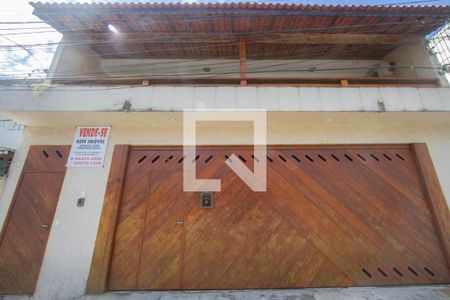 Casa à venda com 540m², 7 quartos e 3 vagas Casa à venda com 540m², 7 quartos e 3 vagasFachada