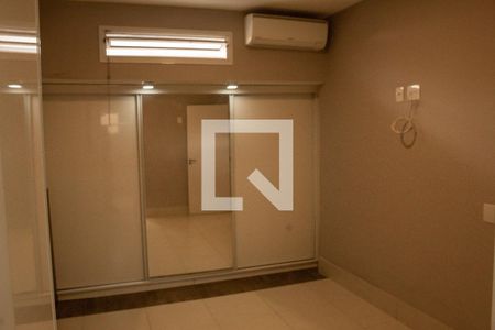 Armário - Suíte de apartamento para alugar com 2 quartos, 55m² em Shopping Park, Uberlândia