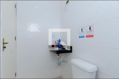 Banheiro de kitnet/studio para alugar com 1 quarto, 35m² em Jardim Vila Galvão, Guarulhos