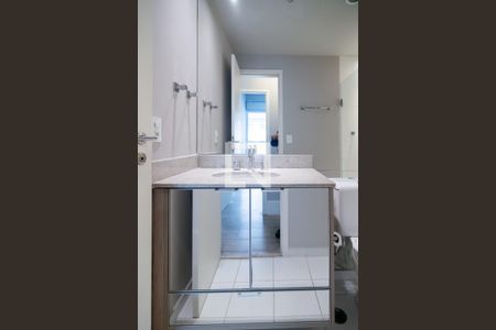 Banheiro Social de apartamento à venda com 2 quartos, 74m² em Cidade Monções, São Paulo