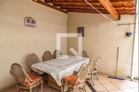 Casa à venda com 237m², 3 quartos e 5 vagasChurrasqueira