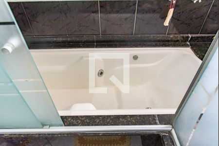 Casa à venda com 237m², 3 quartos e 5 vagasBanheiro da suíte 1