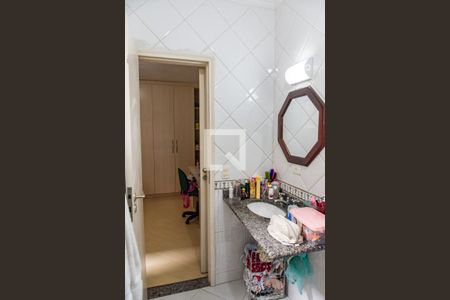 Casa à venda com 237m², 3 quartos e 5 vagasBanheiro da suíte 2