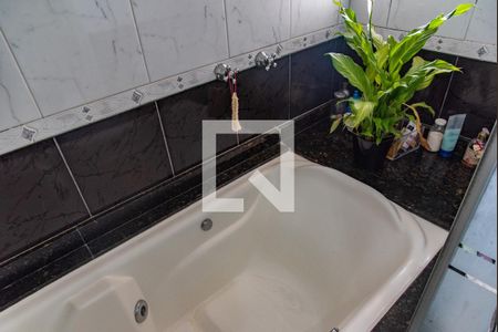 Casa à venda com 237m², 3 quartos e 5 vagasBanheiro da suíte 1