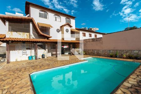 Casa à venda com 600m², 5 quartos e 4 vagasPiscina