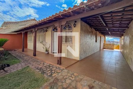 Casa à venda com 600m², 5 quartos e 4 vagasEntrada