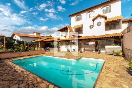 Casa à venda com 600m², 5 quartos e 4 vagasPiscina