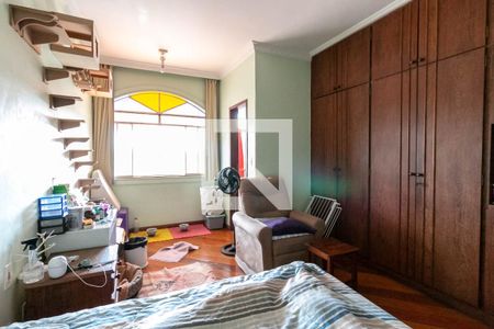 Casa à venda com 600m², 5 quartos e 4 vagasQuarto Suíte