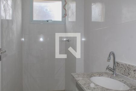 Banheiro de apartamento para alugar com 2 quartos, 52m² em Parque Enseada, Guarujá