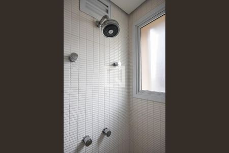 Apartamento para alugar com 184m², 3 quartos e 3 vagas Apartamento para alugar com 184m², 3 quartos e 3 vagasChuveiro do banheiro da suíte 1