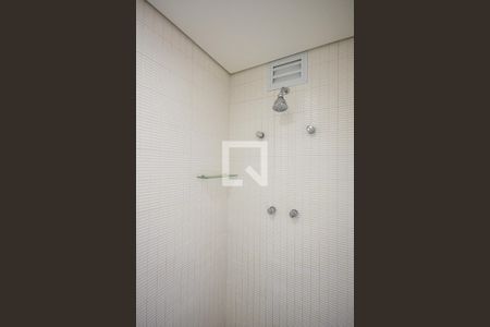 Apartamento para alugar com 184m², 3 quartos e 3 vagas Apartamento para alugar com 184m², 3 quartos e 3 vagasChuveiro do banheiro da suíte 2