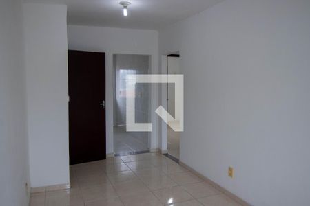 Sala de casa de condomínio para alugar com 2 quartos, 65m² em Saracuruna, Duque de Caxias