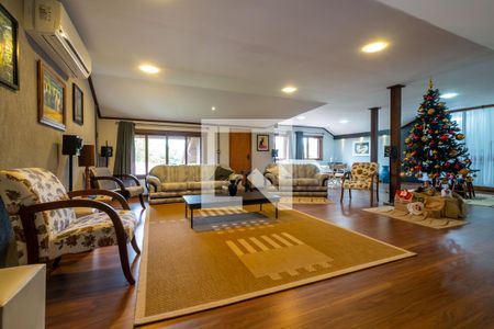 Casa à venda com 330m², 4 quartos e 5 vagas Casa à venda com 330m², 4 quartos e 5 vagasSótão