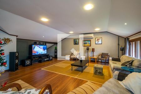 Casa à venda com 330m², 4 quartos e 5 vagas Casa à venda com 330m², 4 quartos e 5 vagasSótão