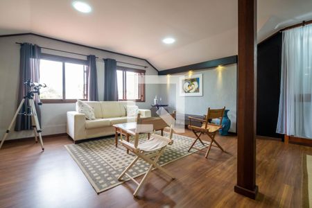 Casa à venda com 330m², 4 quartos e 5 vagas Casa à venda com 330m², 4 quartos e 5 vagasSótão