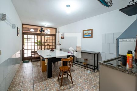 Casa à venda com 330m², 4 quartos e 5 vagas Casa à venda com 330m², 4 quartos e 5 vagasChurrasqueira