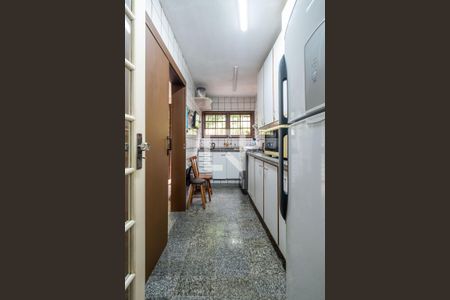 Casa à venda com 330m², 4 quartos e 5 vagas Casa à venda com 330m², 4 quartos e 5 vagasCozinha