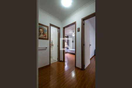 Casa à venda com 330m², 4 quartos e 5 vagas Casa à venda com 330m², 4 quartos e 5 vagasCorredor