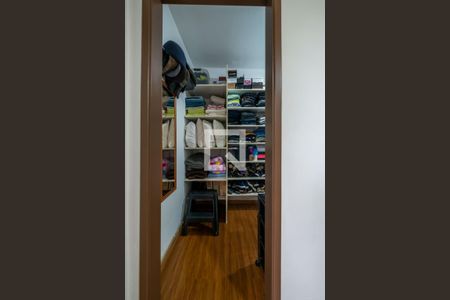 Casa à venda com 330m², 4 quartos e 5 vagas Casa à venda com 330m², 4 quartos e 5 vagasSuíte