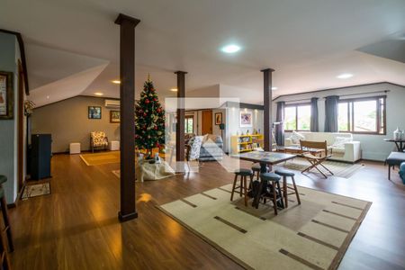 Casa à venda com 330m², 4 quartos e 5 vagas Casa à venda com 330m², 4 quartos e 5 vagasSótão