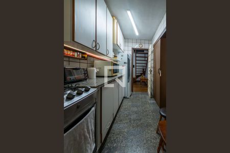 Casa à venda com 330m², 4 quartos e 5 vagas Casa à venda com 330m², 4 quartos e 5 vagasCozinha