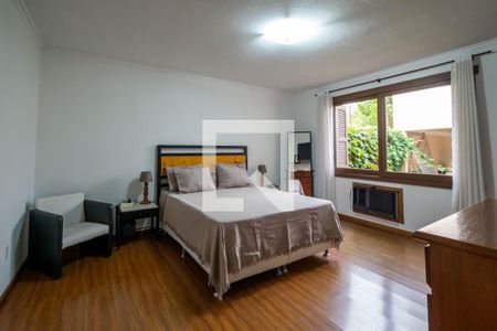 Casa à venda com 330m², 4 quartos e 5 vagas Casa à venda com 330m², 4 quartos e 5 vagasSuíte