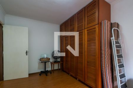 Casa à venda com 330m², 4 quartos e 5 vagas Casa à venda com 330m², 4 quartos e 5 vagasQuarto 2