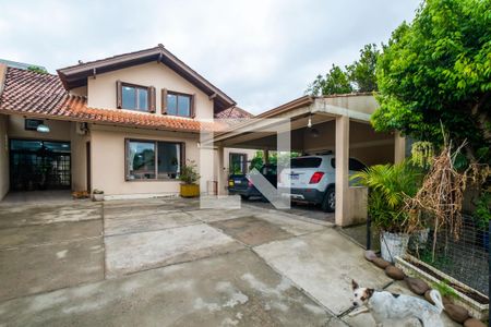 Casa à venda com 330m², 4 quartos e 5 vagas Casa à venda com 330m², 4 quartos e 5 vagasGaragem