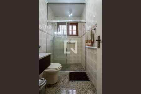 Casa à venda com 330m², 4 quartos e 5 vagas Casa à venda com 330m², 4 quartos e 5 vagasBanheiro Corredor