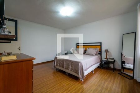 Casa à venda com 330m², 4 quartos e 5 vagas Casa à venda com 330m², 4 quartos e 5 vagasSuíte