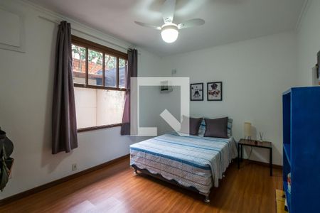 Quarto 1 de casa à venda com 4 quartos, 330m² em Parque Urbano, Porto Alegre