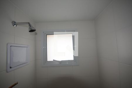 Banheiro de apartamento para alugar com 3 quartos, 68m² em Marechal Hermes, Rio de Janeiro