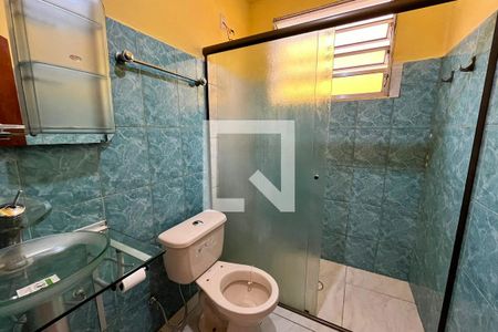 Banheiro de casa para alugar com 3 quartos, 150m² em Parque Maria Helena, Suzano