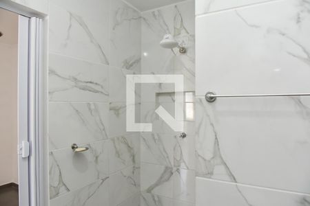 Banheiro de apartamento para alugar com 1 quarto, 29m² em Jardim Leopoldina, Porto Alegre