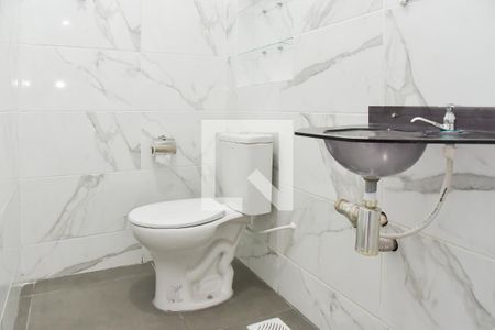 Banheiro de apartamento para alugar com 1 quarto, 29m² em Jardim Leopoldina, Porto Alegre