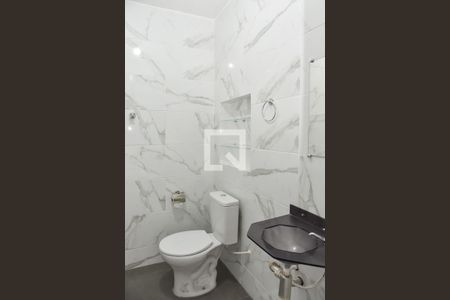 Banheiro de apartamento para alugar com 1 quarto, 29m² em Jardim Leopoldina, Porto Alegre