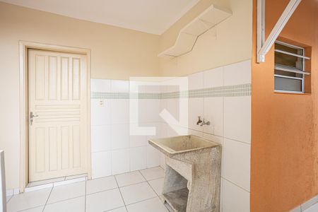 Casa para alugar com 55m², 2 quartos e 1 vagaÁrea de Serviço