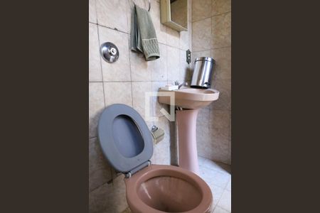 Casa à venda com 300m², 4 quartos e 2 vagasBanheiro de serviço