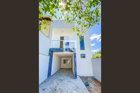 Casa de condomínio à venda com 200m², 4 quartos e 3 vagasFachada