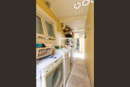 Casa à venda com 227m², 3 quartos e 2 vagasÁrea de Serviço