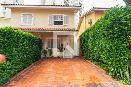 Casa à venda com 227m², 3 quartos e 2 vagasFachada