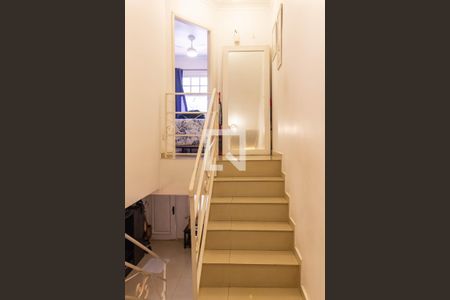 Casa à venda com 227m², 3 quartos e 2 vagasEscada