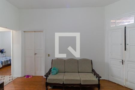 Casa à venda com 160m², 4 quartos e sem vagaSalas