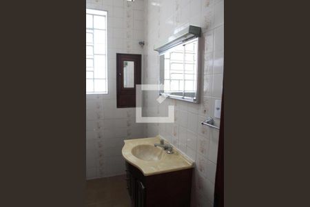 Casa à venda com 240m², 2 quartos e 2 vagasBanheiro 