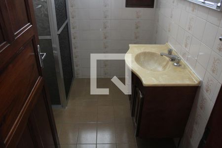 Casa à venda com 240m², 2 quartos e 2 vagasBanheiro 